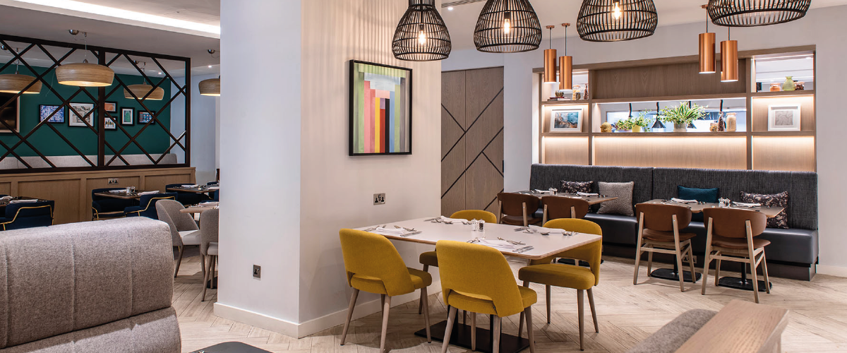 Holiday Inn London - Shepperton open lobby