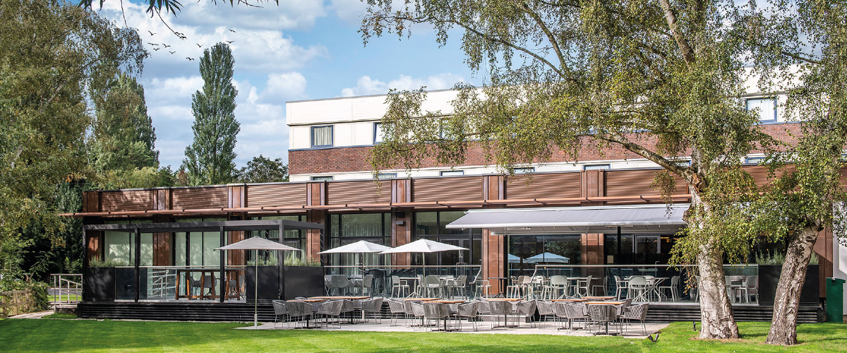 Shepperton al fresco terrace.